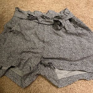 Flowing type shorts